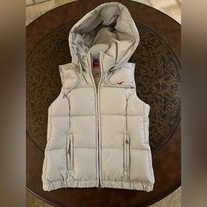Hollister down vest new never worn!